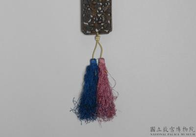 图片[2]-Carved agarwood scent pendant of a melon with tendrils, Qing dynasty (1644-1911)-China Archive